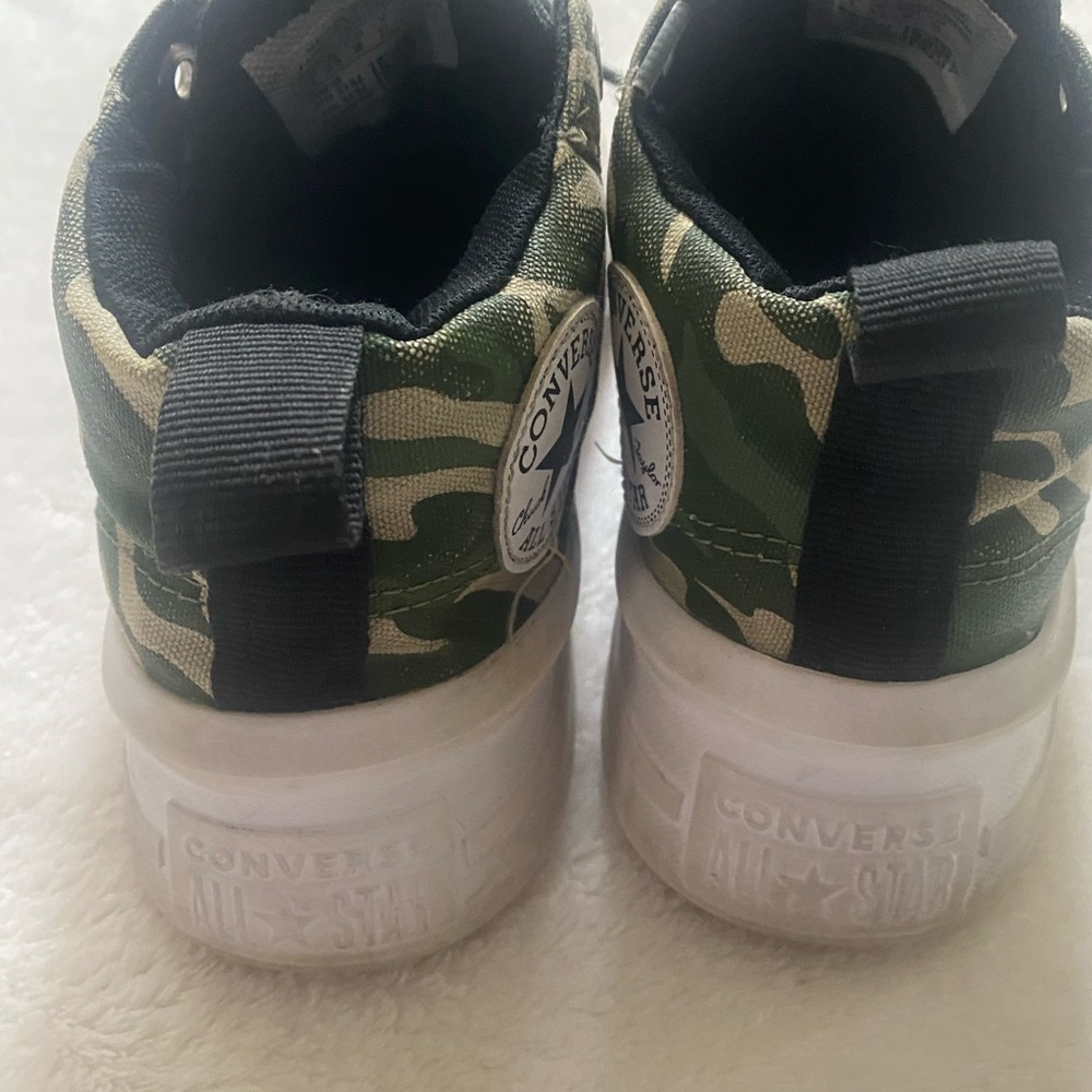 Converse Boys Size 4 Color Army Green - Picture 5 of 6